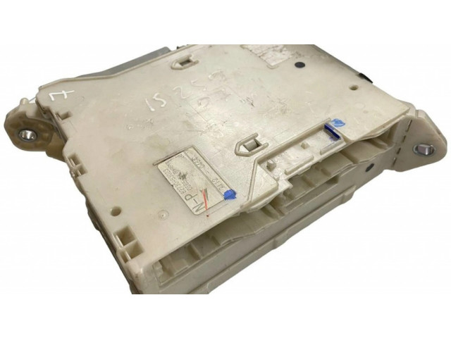 Блок предохранителей  8267253040   Lexus IS 220D-250-350    