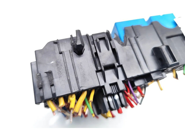 Блок предохранителей 8200766081, 1801618 Dacia Sandero