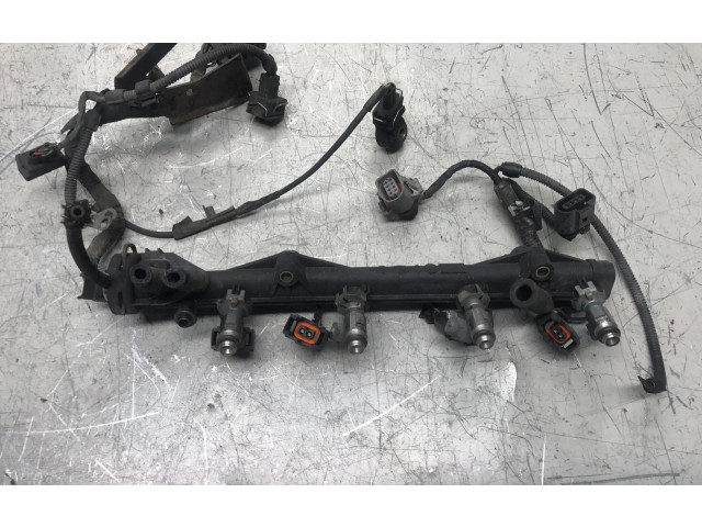 Топливная рампа 032133319   Volkswagen Golf III  