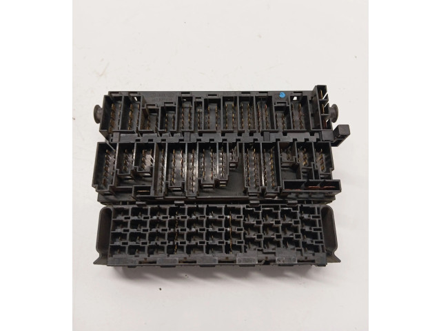 Блок предохранителей  357937039   Volkswagen Transporter - Caravelle T4    