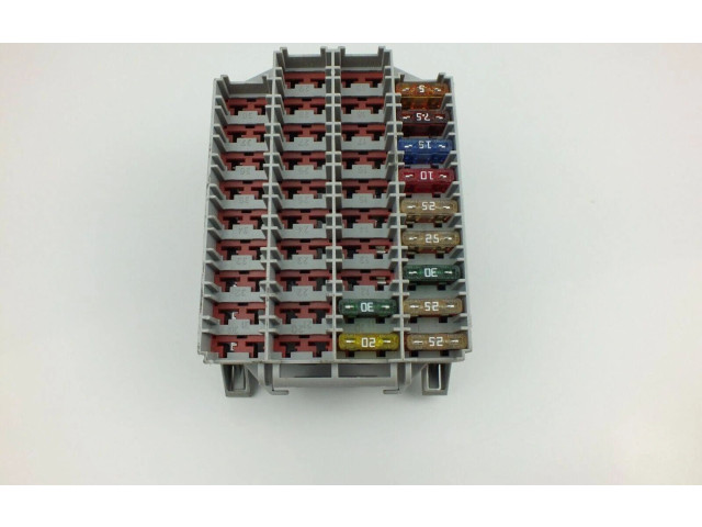 Блок предохранителей  9162439   Volvo V70    