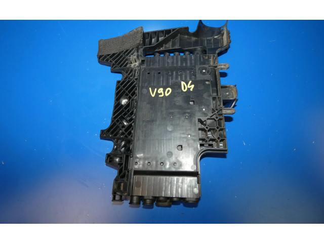 Блок предохранителей 32200112, 32200112   Volvo S90, V90    