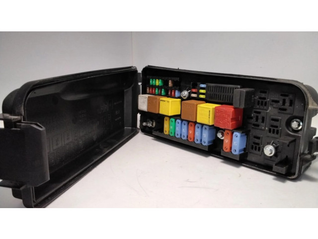 Блок предохранителей 519131007, 00065977 Opel Vectra C