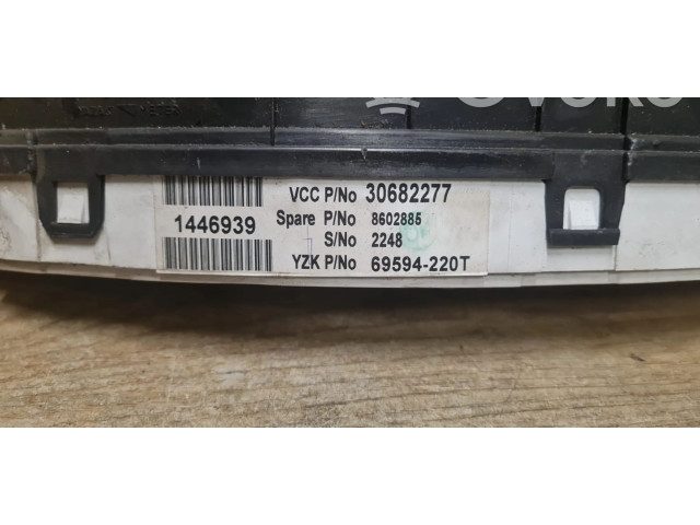 Панель приборов 30682277   Volvo V70       