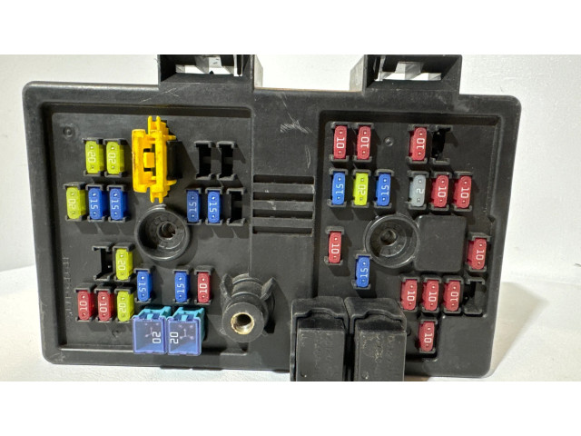 Блок предохранителей 96821082 Chevrolet Captiva