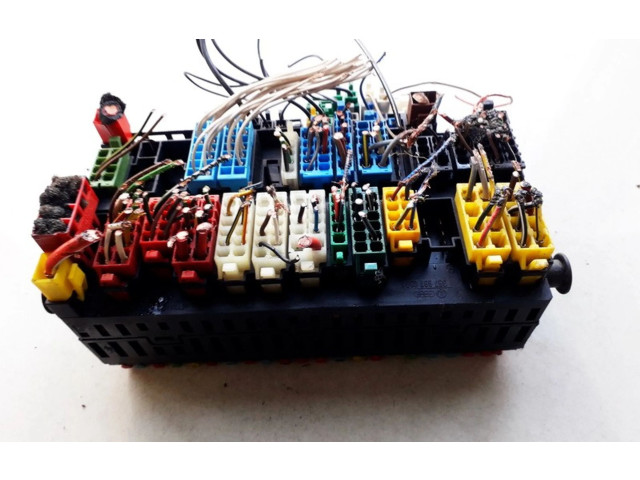 Блок предохранителей 357937039, 357937039 Volkswagen Golf III