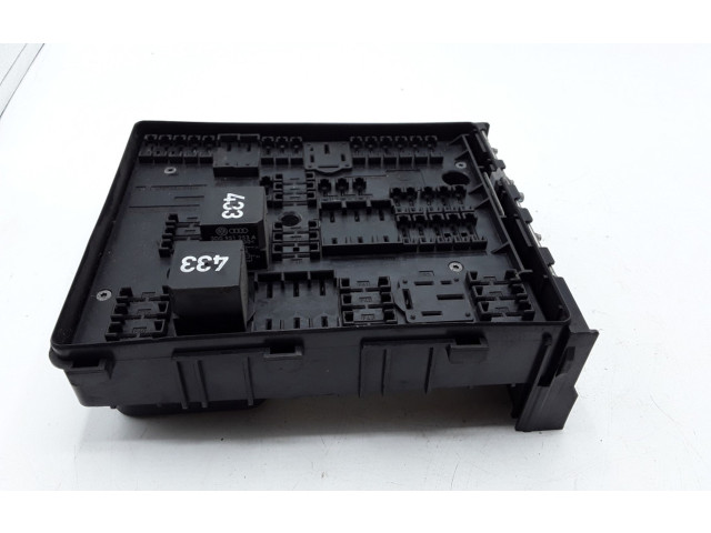   Pojistková skříňka 1K0937806, 1K0937804B   Volkswagen Touran  2007