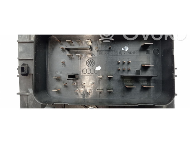 Блок предохранителей 1K0937125A   Audi A3 S3 8P    