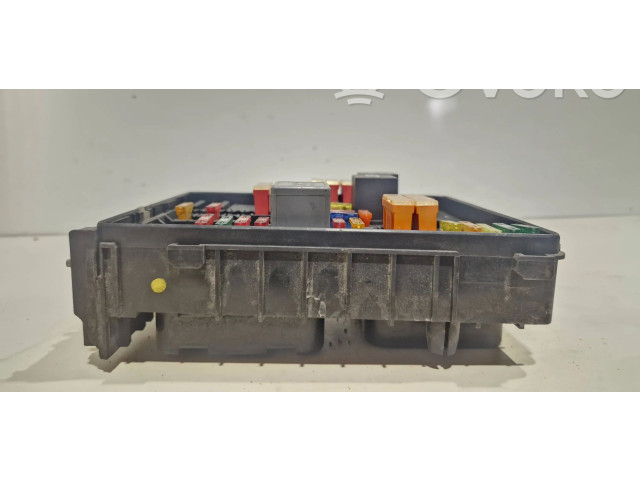 Блок предохранителей  1k0937808   Volkswagen Touran I    