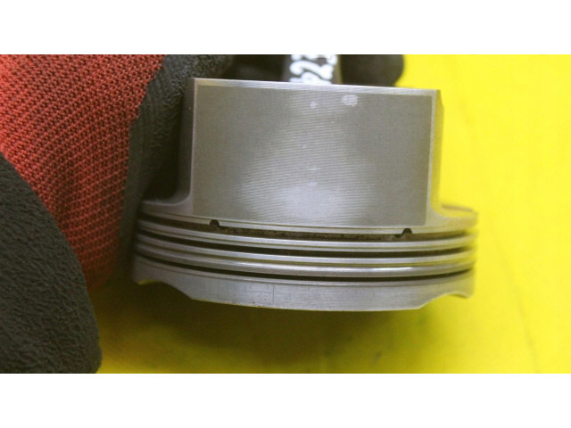 Поршень с шатуном 9481031102R Porsche Cayenne (9PA)