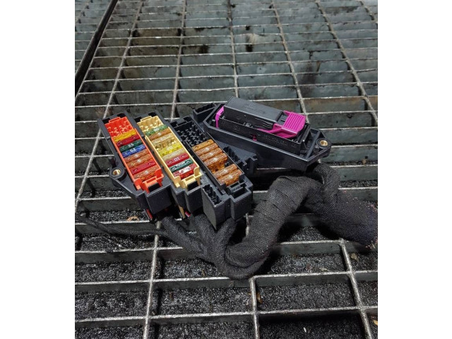   Pojistková skříňka    Audi Q7 4L 2007