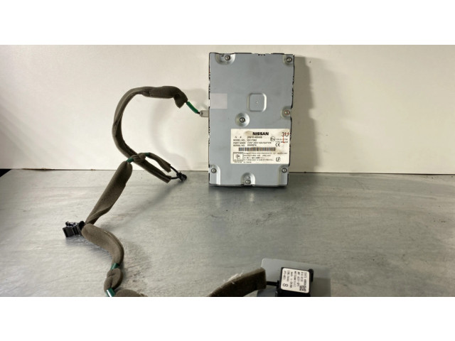 Радио/ проигрыватель CD/DVD / навигация