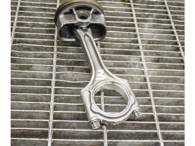 Поршень 31401957, 30750664 Volvo XC40 для бензинового двигателя 2.0