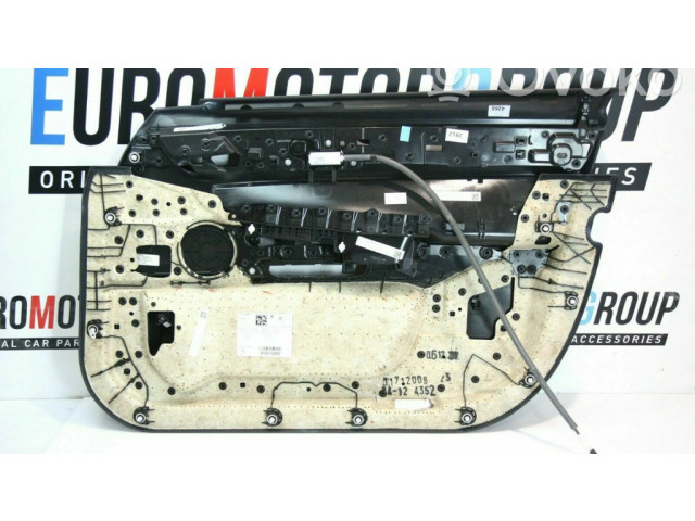 Обшивка передней двери