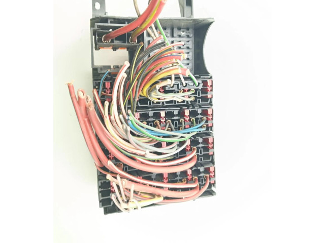 Pojistková skříňka 2085450040 Mercedes-Benz C W202