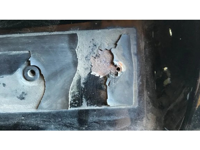 Задняя крышка (багажника)