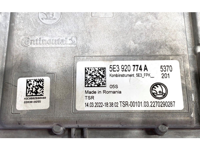 Панель приборов 5E3920774A   Skoda Octavia Mk4       