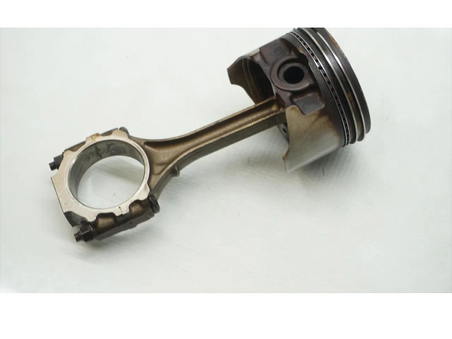 Поршень с шатуном Mitsubishi Galant