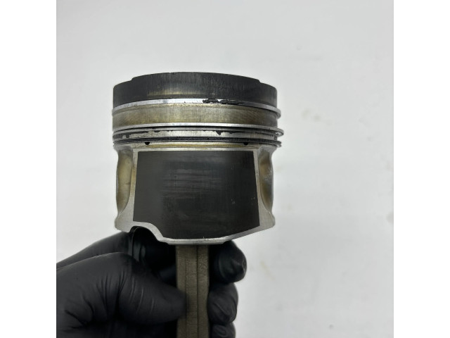 Píst Toyota Avensis T250 pro naftový motor 2.2 2AD