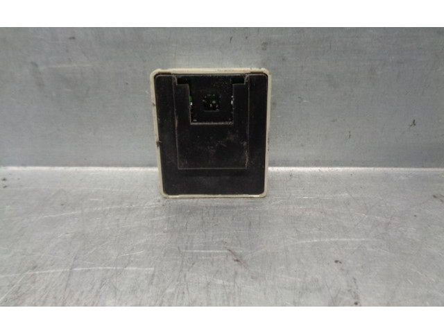 Блок предохранителей 88018SA000 Subaru Forester SH