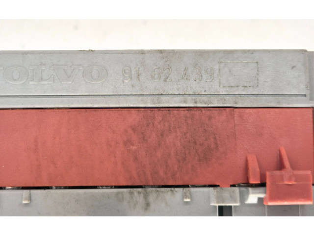 Блок предохранителей  9162439   Volvo V70    