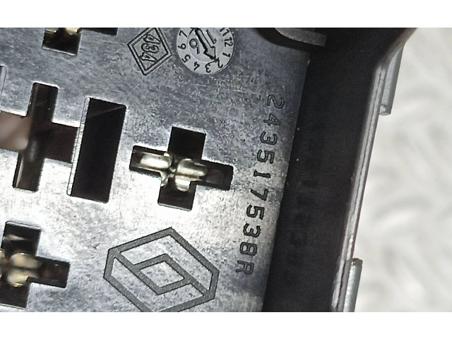 Блок предохранителей 243517538R Renault Clio IV