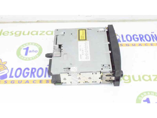 Радио/ проигрыватель CD/DVD / навигация