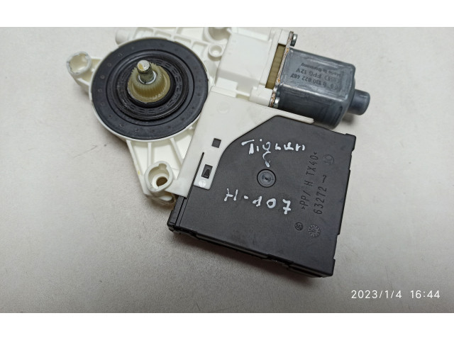 Передний двигатель механизма для подъема окон