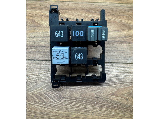   Pojistková skříňka 1T1937503A   Volkswagen Caddy 2011