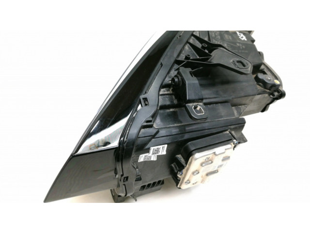 Передняя фара  