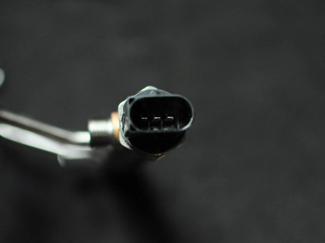 Vstřikovací lišta 7585411 BMW X3 F25 pro benzínový motor 2.0 N20 B20 A