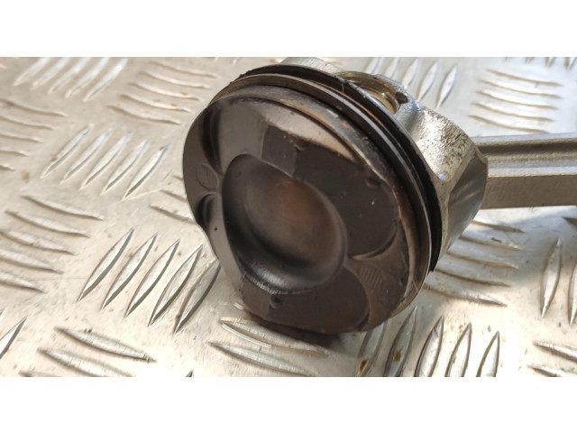 Поршень с шатуном RFCM5G6205FA Ford Fiesta для бензинового двигателя 1.0