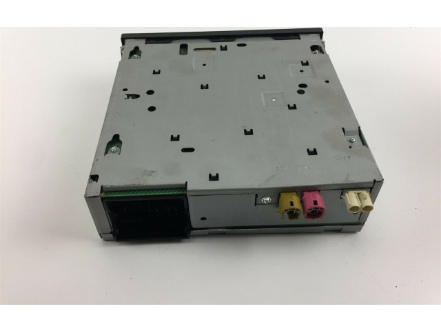 Радио/ проигрыватель CD/DVD / навигация