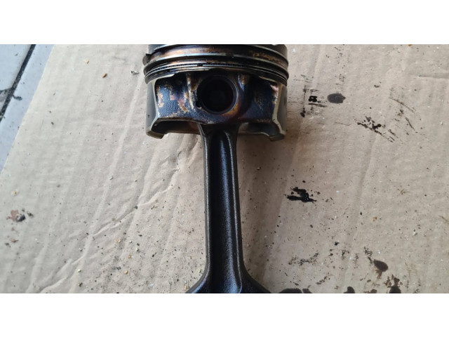 Píst 7586491, 7610296 BMW 7 F01 F02 F03 F04 pro benzínový motor 0.7 N55B30A Benzinas