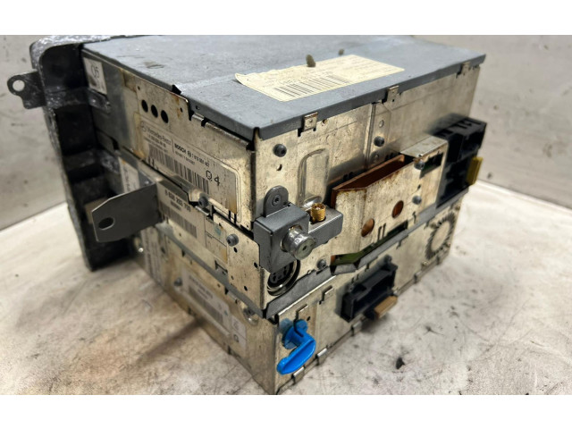 Радио/ проигрыватель CD/DVD / навигация