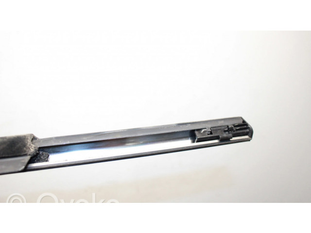 Отделка стекла передней двери