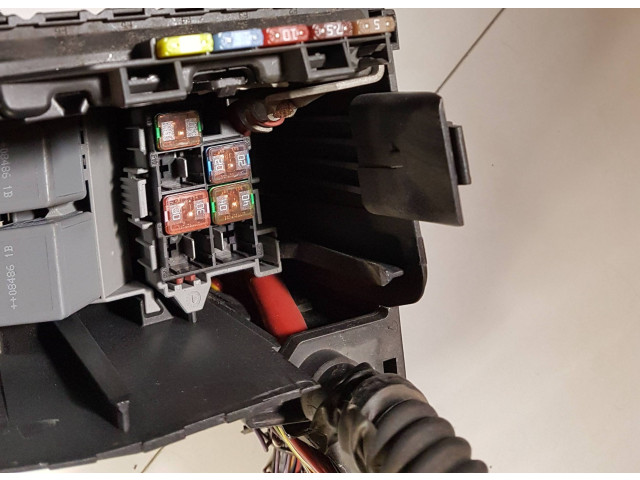 Блок предохранителей  6G9T14A067CA, 6G9T14A390AK   Volvo V70    