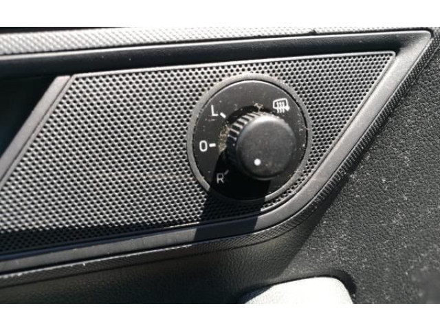 Зеркало электрическое Skoda Fabia Mk3 (NJ) 2015 - 2021 года