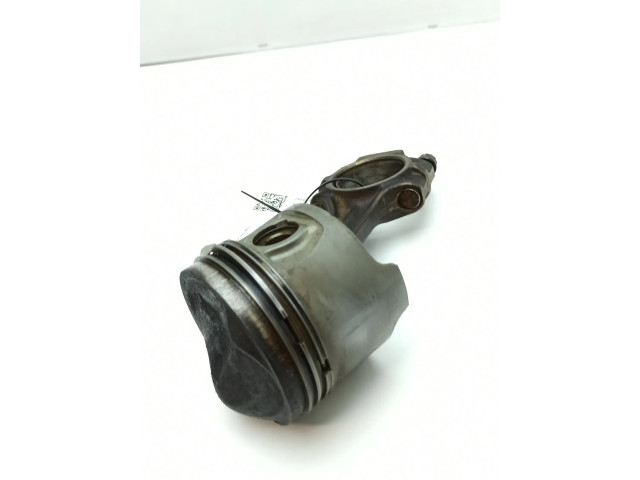 Píst 11004 Mercedes-Benz S W116 pro benzínový motor 2.8