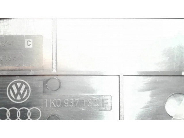 Крышка блока предохранителей 1K0937132F Audi Q3 8U