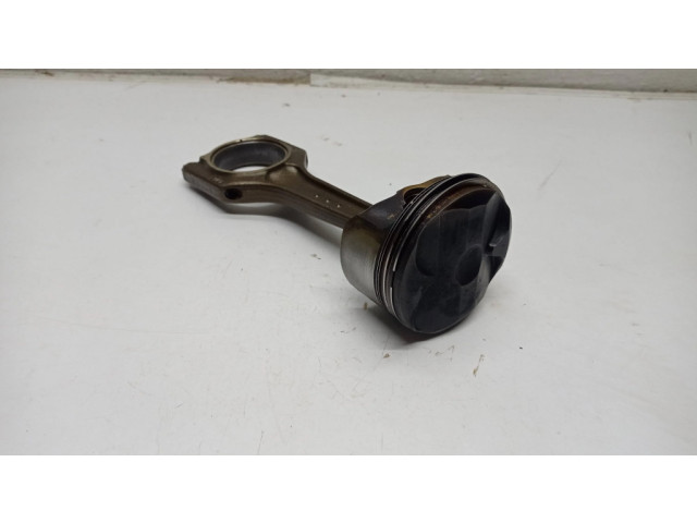 Píst BMW 5 E60 E61 pro benzínový motor 2.5 N52