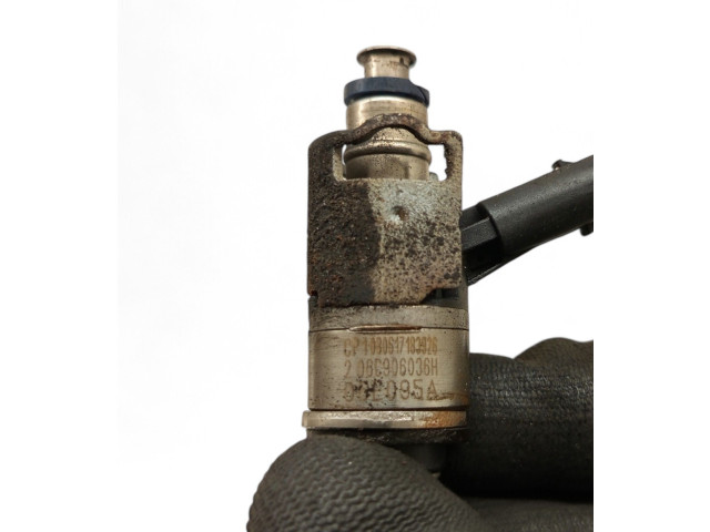 Vstřikovač 06C906036H Audi Q7 4M CTUD