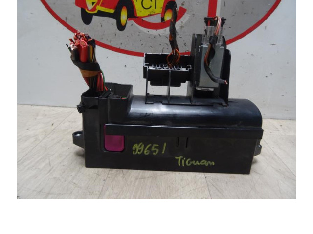 Pojistková skříňka Volkswagen Tiguan 2009