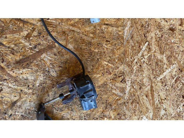 Моторчик стеклоочистителя 0390206921    Volvo 940