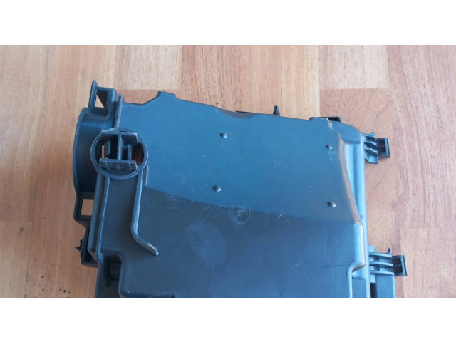 Блок предохранителей 9804681780 Citroen C4 II Picasso