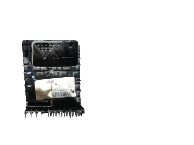 Блок предохранителей 1718130 Audi A3 S3 8P