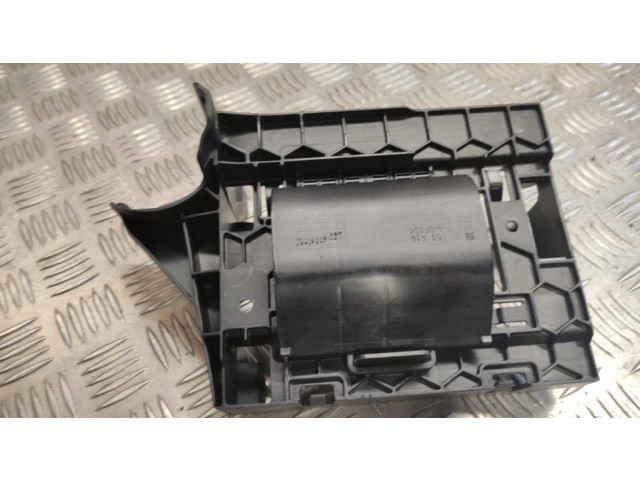 Другая деталь салона