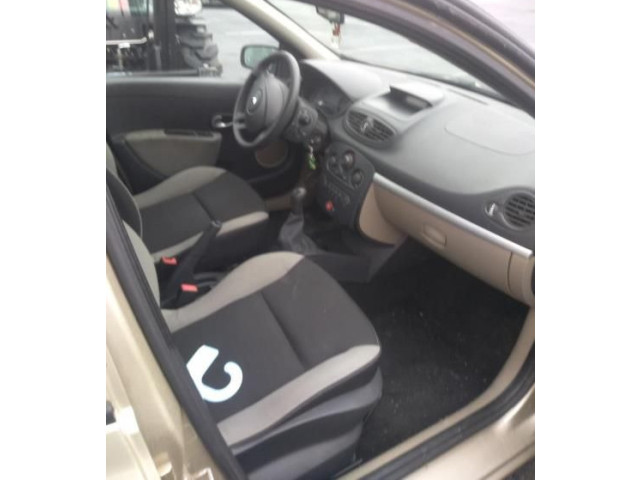 Ручка стеклоочистителей 8201590631 Renault Clio III