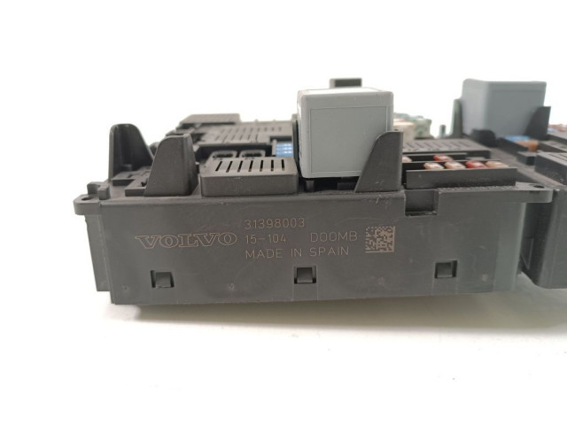 Блок предохранителей 31398003 Volvo XC90