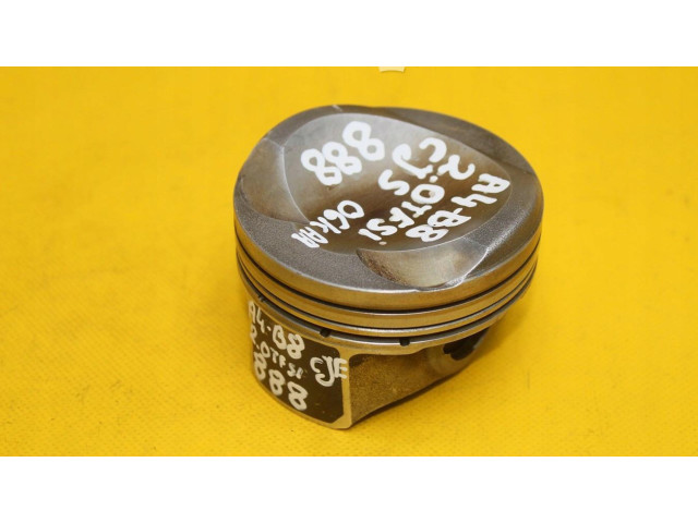 Píst Audi A4 S4 B8 8K